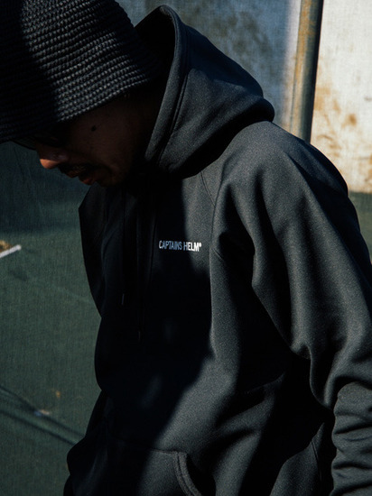 CAPTAINS HELM 「#PLEASURE SEEKERS TECH HOODIE」 テック プル