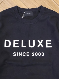 DELUXE 「DELUXE LOGO SAVAGE CREW」 ダメージ加工 クルーネックスウェット
