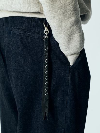 CALEE 「ROUND & PYRAMID STUDS LEATHER LONG KEY RING