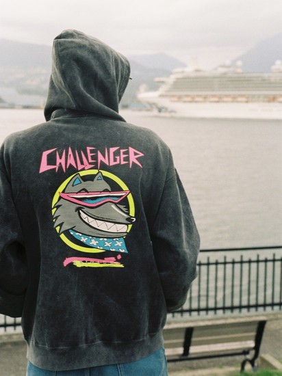 CHALLENGER 「NEON WOLF ZIP HOODIE」 スウェットジップフーディー