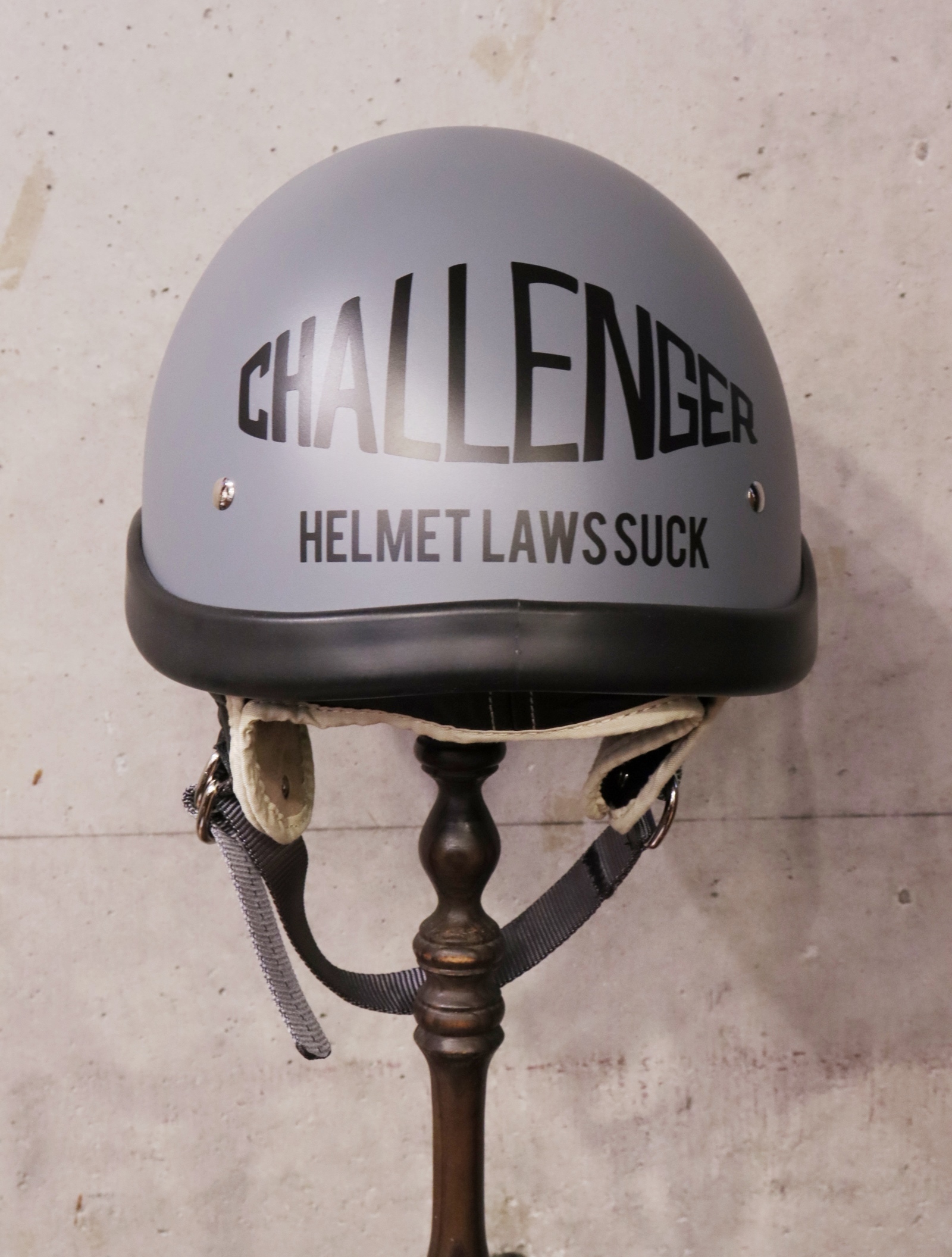 CHALLENGER　　「CHALLENGER LAWS HELMET」　　ヘルメット　〈GRAY〉