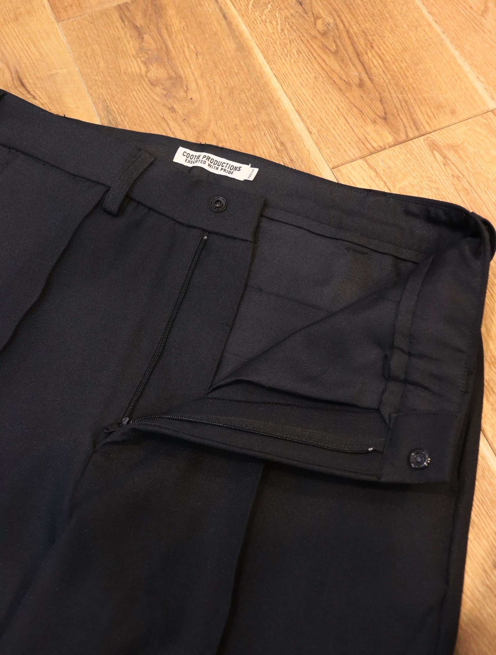 COOTIE 「Polyester Twill Pin Tuck Trousers」 ピンタック トラウザー 